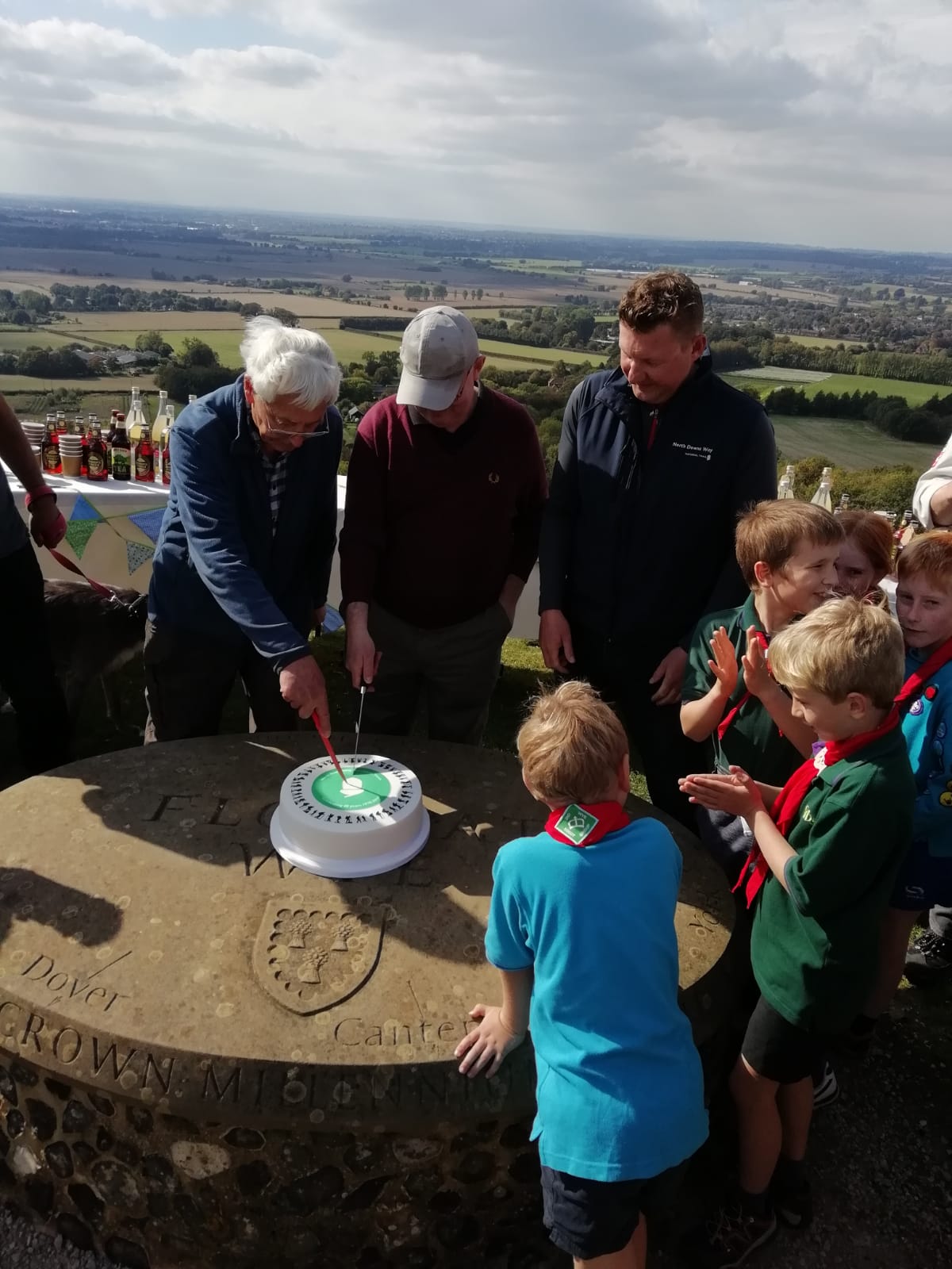 Keith-Chesterton-Des-De-Moor-Pete-Morris-cut-the-cake