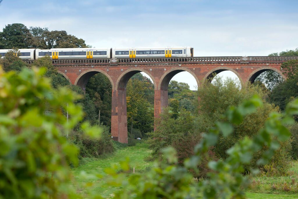 A Southeastern train travelling over Eynsford viaduct