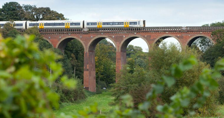 Southeastern train travelling over Eynsford viaduct