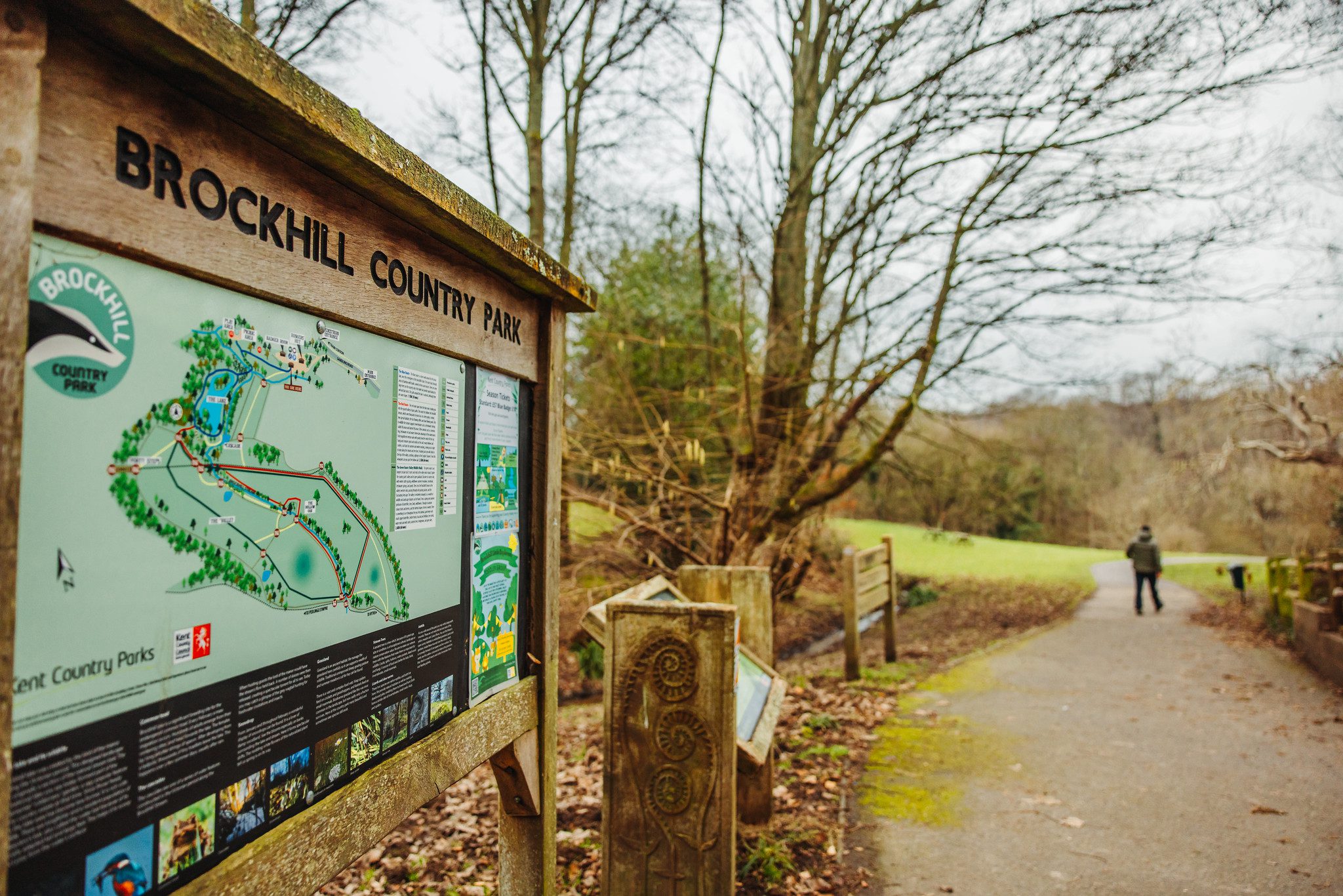 Brockhill Park sign and footpath