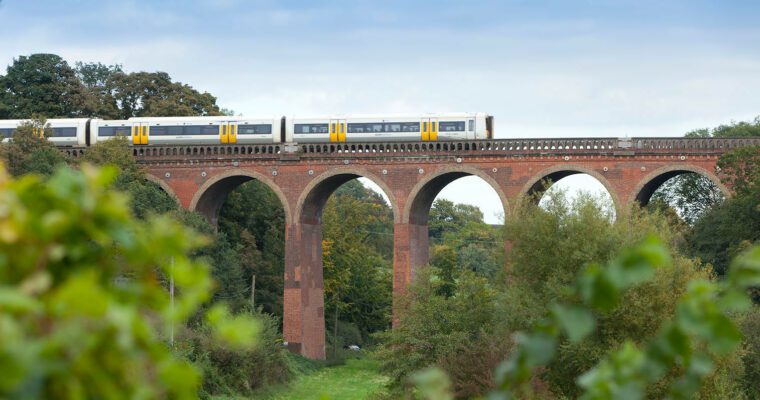 A Southeastern train travelling over Eynsford viaduct
